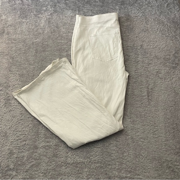 • Title: True Craft White High-Rise Flare Pull-On Jeans - Plus Size 1X - Picture 4 of 7